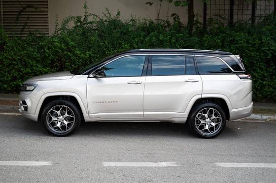 JEEP COMMANDER 2.0 TD380 TURBO DIESEL OVERLAND AT9 JEEP COMMANDER 2.0 TD380 TURBO DIESEL OVERLAND AT9